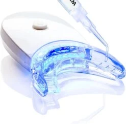 Merkloos Tanden Bleken - Tandbleek Set - Teeth Whitening - 3D LED - Opbergbakje