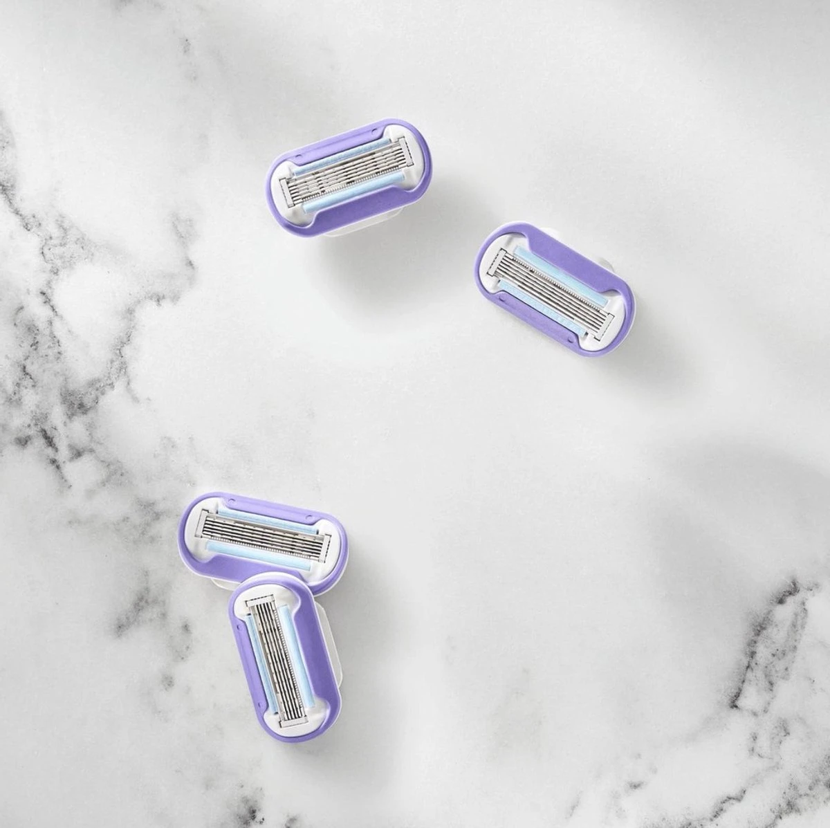 Gillette Deluxe Smooth Swirl Scheermesjes Voor Vrouwen - 4 Navulmesjes 6 Gillette Deluxe Smooth Swirl Scheermesjes Voor Vrouwen - 4 Navulmesjes - Afbeelding 4