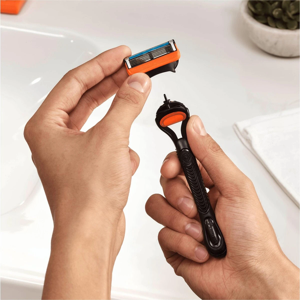 Gillette® Gillette Fusion5 Scheermesjes - 16 Navulmesjes - Brievenbusverpakking 8 Gillette® Gillette Fusion5 Scheermesjes - 16 Navulmesjes - Brievenbusverpakking - Afbeelding 6