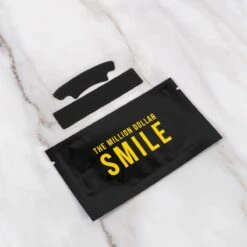 The Million Dollar Smile® - Teeth Whitening Strips - Crest Whitestrips -Tandenbleken - 28 Bleekstrips - 14 Behandelingen - Professionele Tandenbleek Strips - Tandenblekers - Wittere Tanden - Zonder Peroxide - Tanden Bleken - -Verzorgingsproducten 1200x1200 1358
