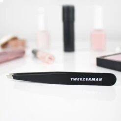 Tweezerman - Slant Tweezer Midnight Sky -Verzorgingsproducten 1200x1200 1558