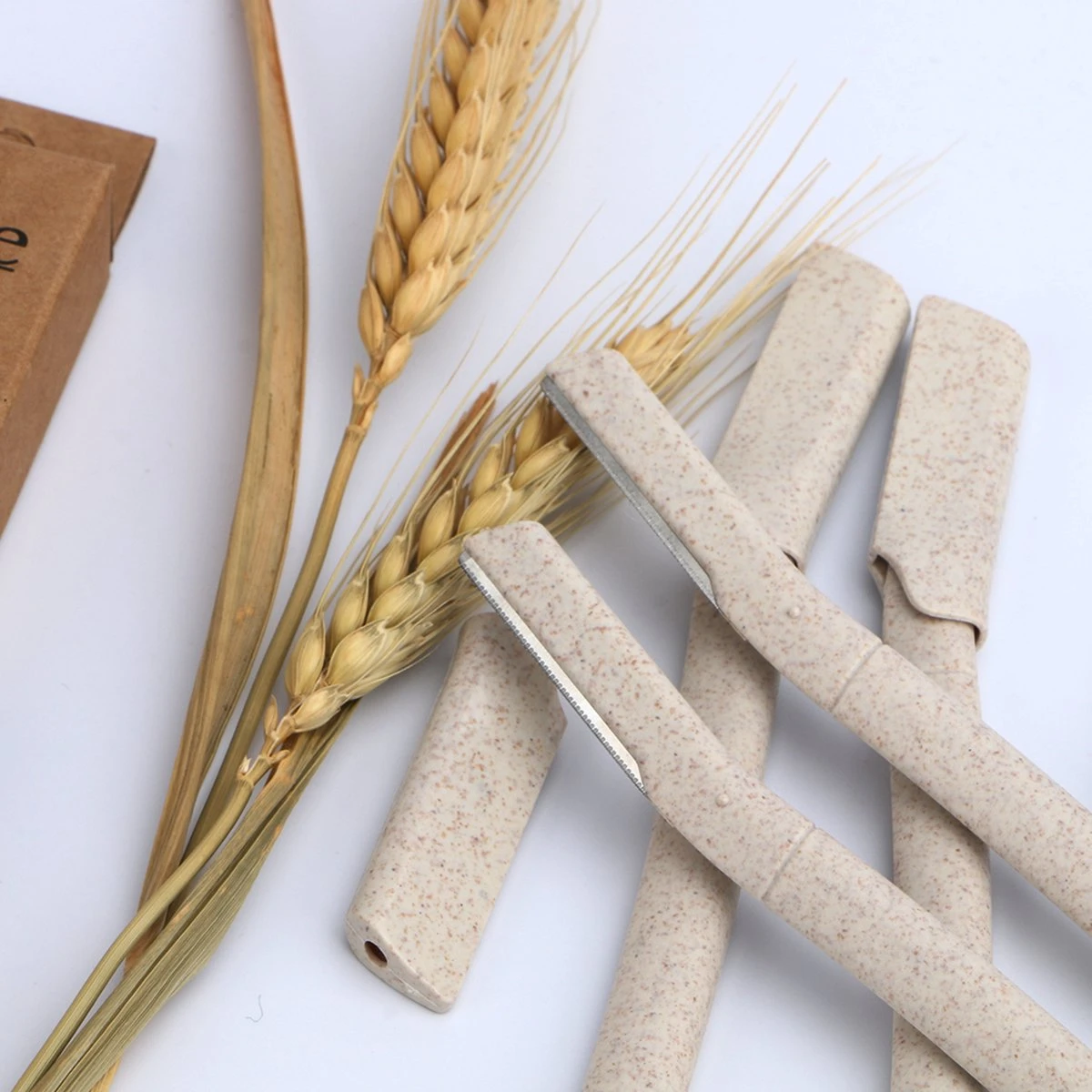 INTER-ESQUE Wenkbrauw Mesje - Eyebrow Razor - Dermaplaning - Scheermesjes Gezicht - Wenkbrauw Scheermesje Van Tarwestro - 6 Stuks - Groot 6 INTER-ESQUE Wenkbrauw Mesje - Eyebrow Razor - Dermaplaning - Scheermesjes Gezicht - Wenkbrauw Scheermesje Van Tarwestro - 6 Stuks - Groot - Afbeelding 4