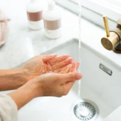 Naïf Reinigende Handzeep - Handverzorging - 2 X 340ml - Met Natuurlijke Ingrediënten -Verzorgingsproducten 1200x1200 208