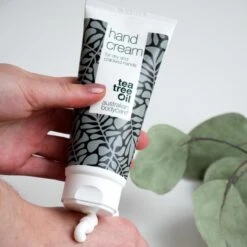 Australian Bodycare Hand Cream 100 Ml - Handcrème Voor Mannen & Vrouwen Met Zeer Droge Handen En Gebarsten Huid Met Tea Tree Olie - Dringt Snel In De Huid, Zonder Deze Vet Te Maken - Ondersteunt Het Herstellend Vermogen Van De Huid -Verzorgingsproducten 1200x1200 4