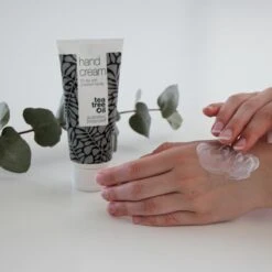 Australian Bodycare Hand Cream 100 Ml - Handcrème Voor Mannen & Vrouwen Met Zeer Droge Handen En Gebarsten Huid Met Tea Tree Olie - Dringt Snel In De Huid, Zonder Deze Vet Te Maken - Ondersteunt Het Herstellend Vermogen Van De Huid -Verzorgingsproducten 1200x1200 5