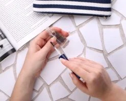 Herome Nagelriemverwijderaar - Cuticle Remover - Binnen 1 Minuut Elastische, Zachte En Soepele Nagelriemen - Verwijdert Losse Velletjes - 10ml. -Verzorgingsproducten 1200x960 1