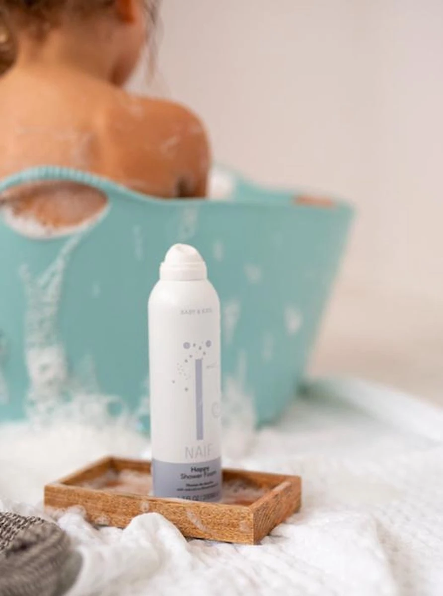 Naïf Family Doucheschuim Showerfoam Set - Voordeelverpakking - Lichaamsverzorging - 2 Stuks - Met Natuurlijke Ingrediënten 4 Naïf Family Doucheschuim Showerfoam Set - Voordeelverpakking - Lichaamsverzorging - 2 Stuks - Met Natuurlijke Ingrediënten - Afbeelding 2